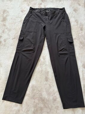 Athleta Trekkie Wome’s Black Cargo Pants with Elastic Waist